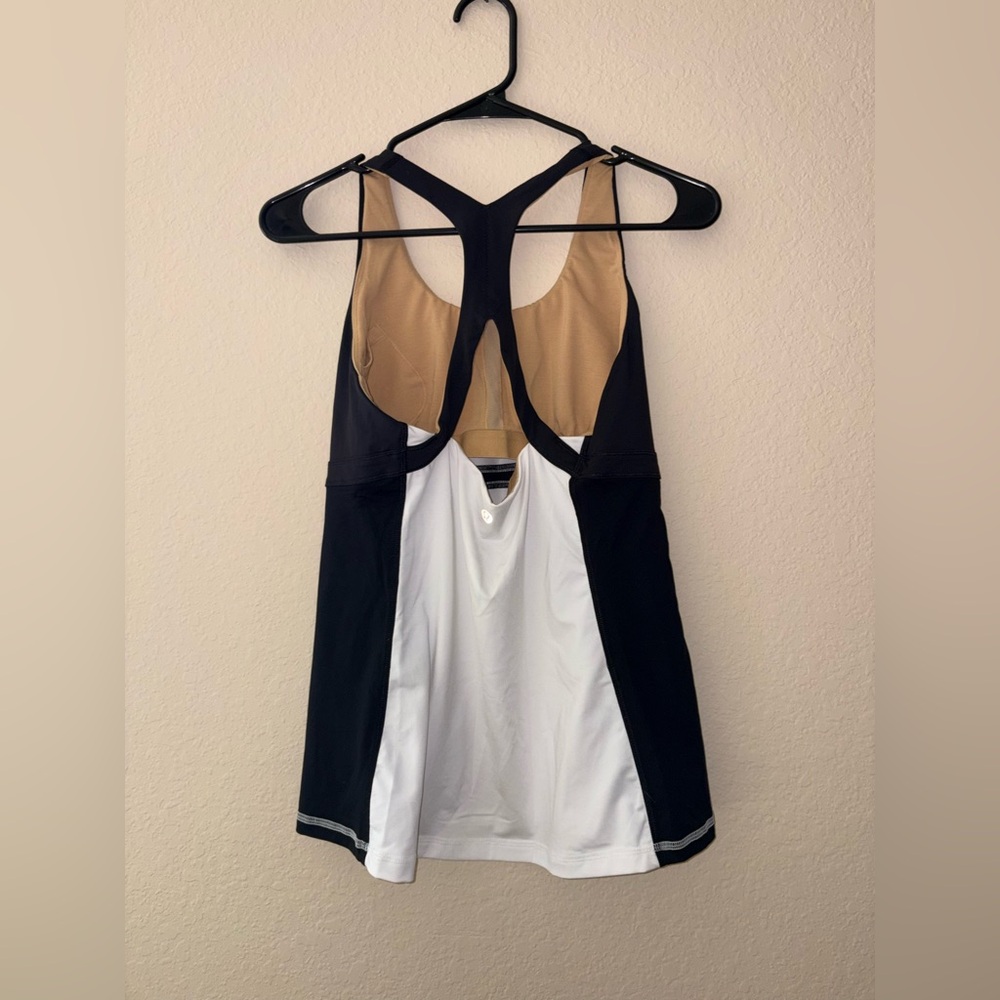 Lululemon Black and White Women's Top - Picture 2 of 3